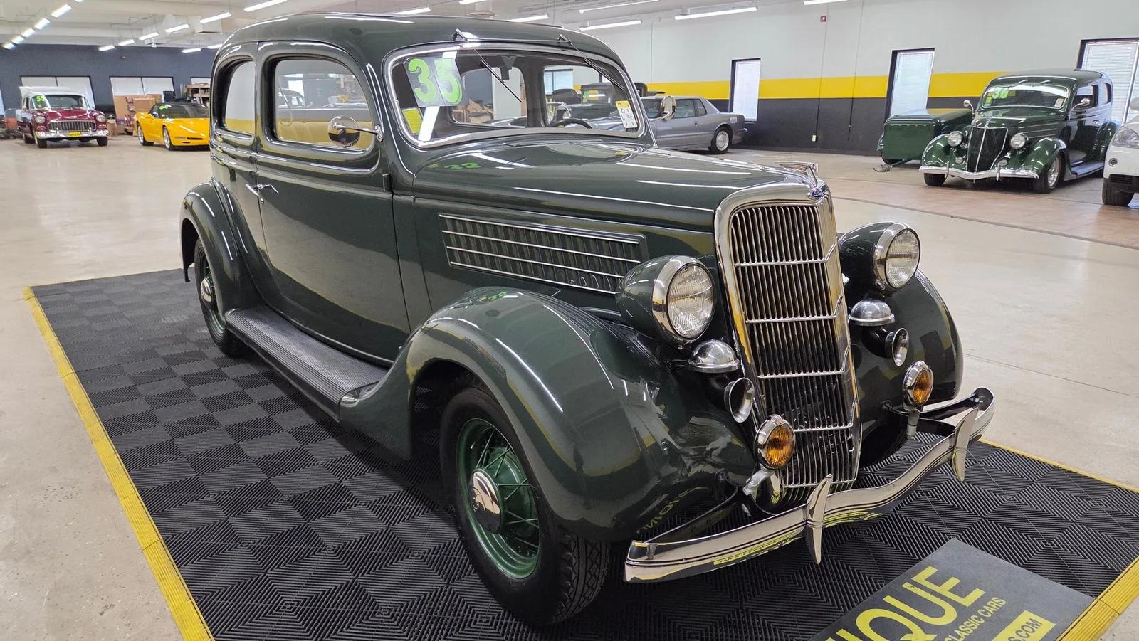 1935 Ford Tudor Sedan