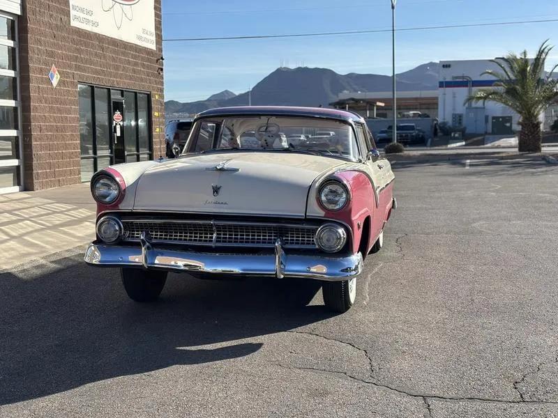 1955 Ford Crown victoria