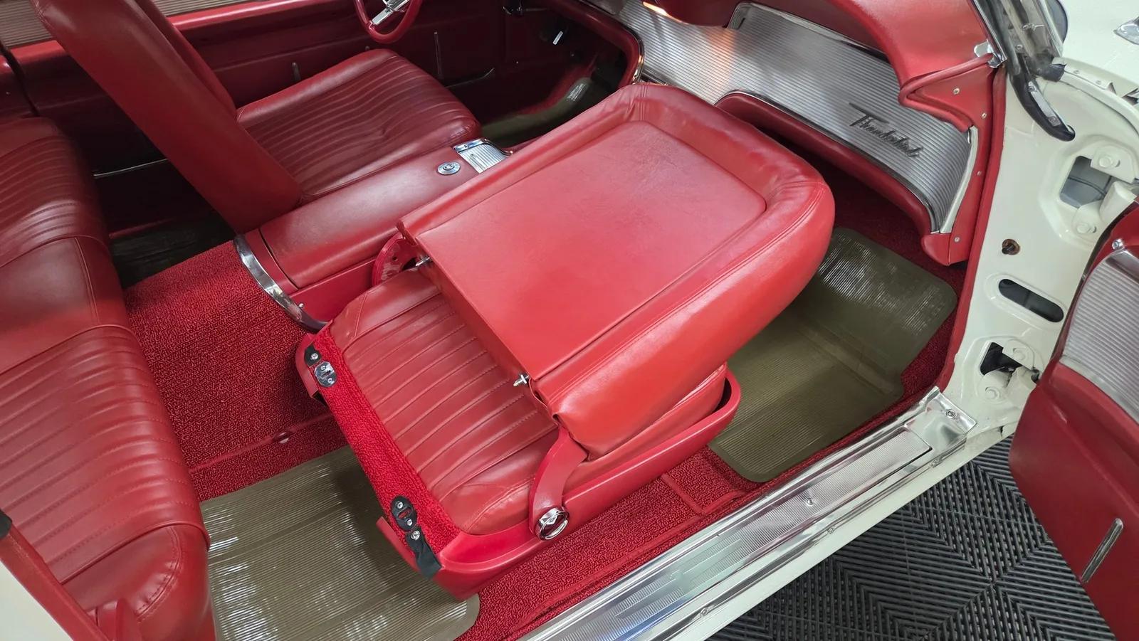 1962 Ford Thunderbird