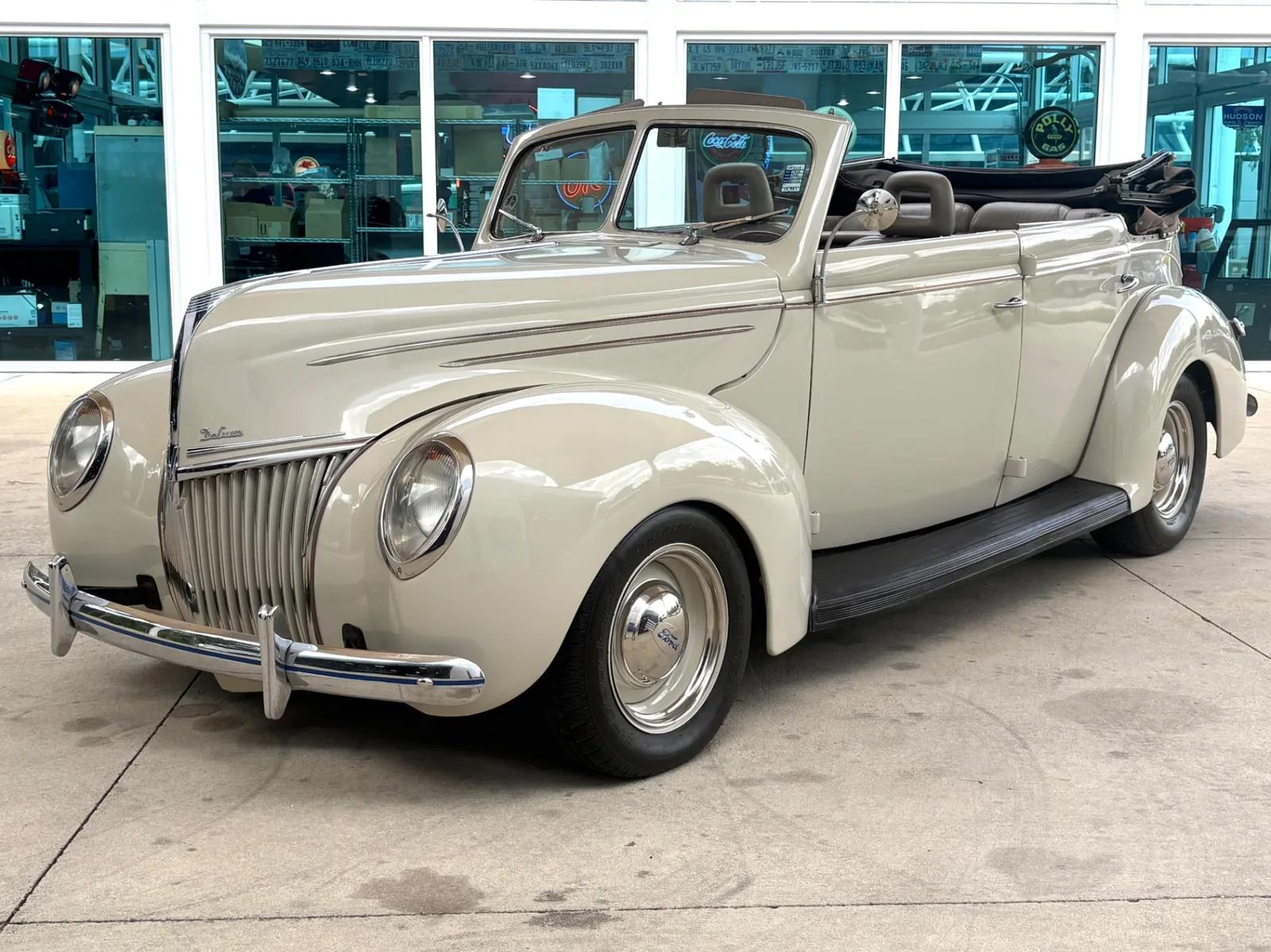 1939 Ford Deluxe