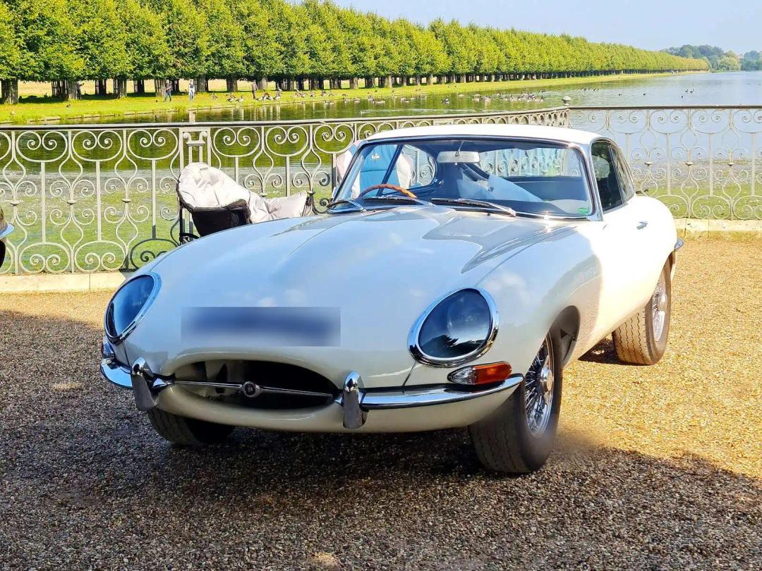 1964 Jaguar E-Type Series 1 roadster, front three-quarter view