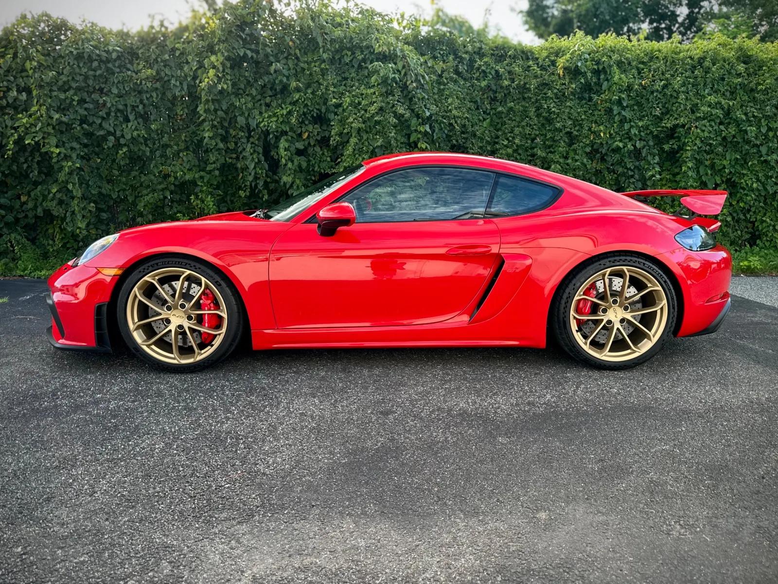 2021 Porsche Cayman GT4