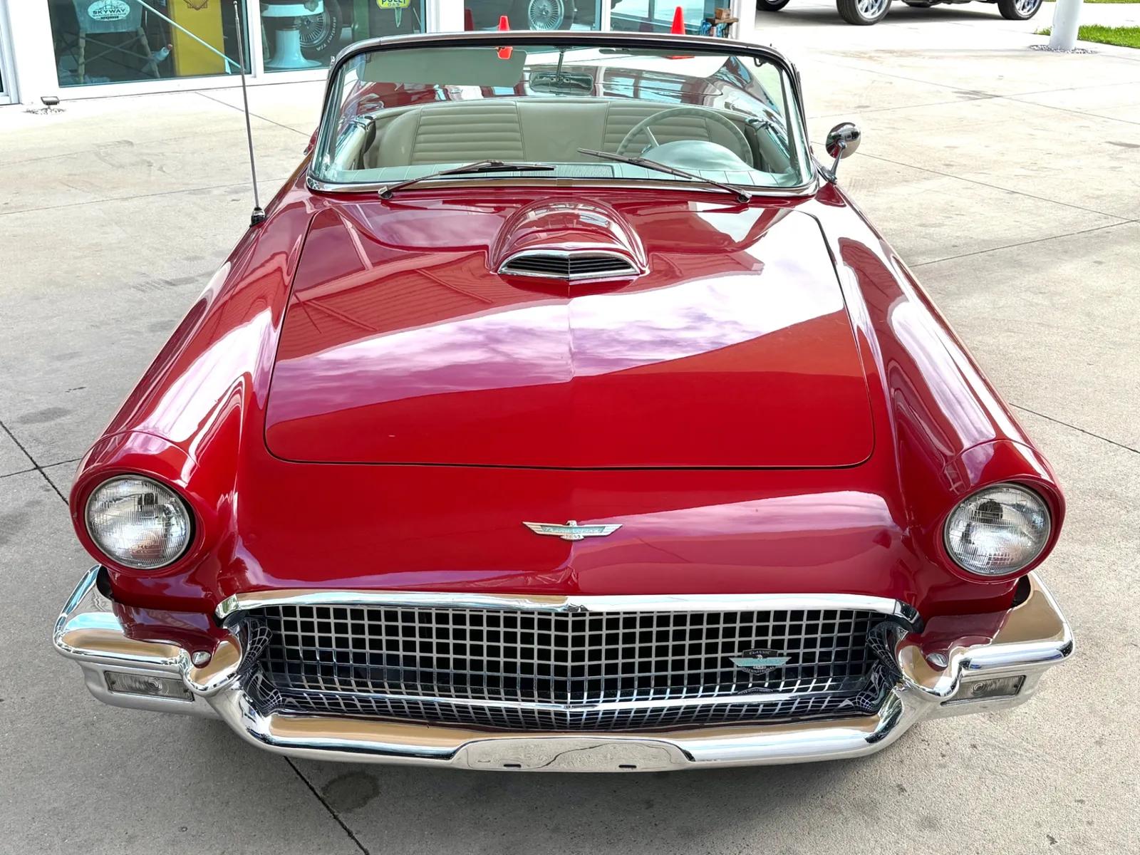 1957 Ford Thunderbird