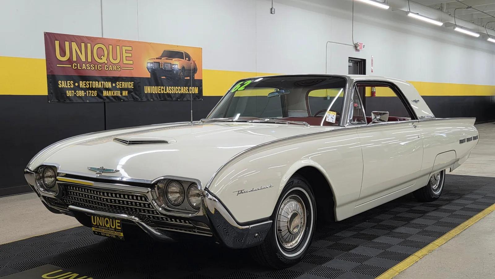 1962 Ford Thunderbird