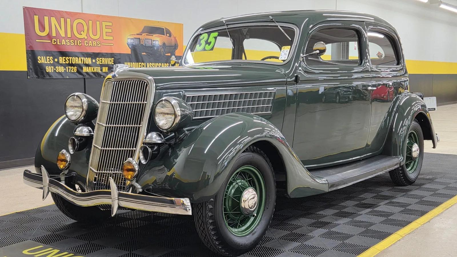 1935 Ford Tudor Sedan