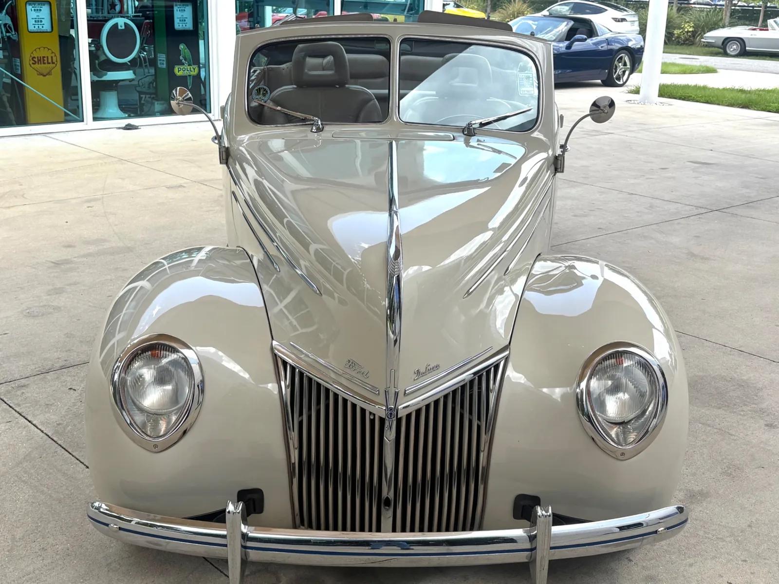 1939 Ford Deluxe