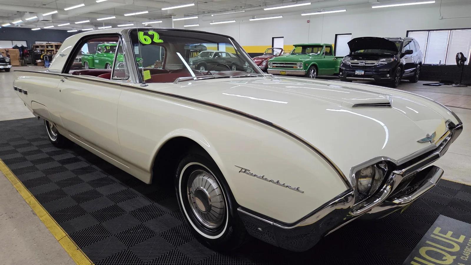 1962 Ford Thunderbird