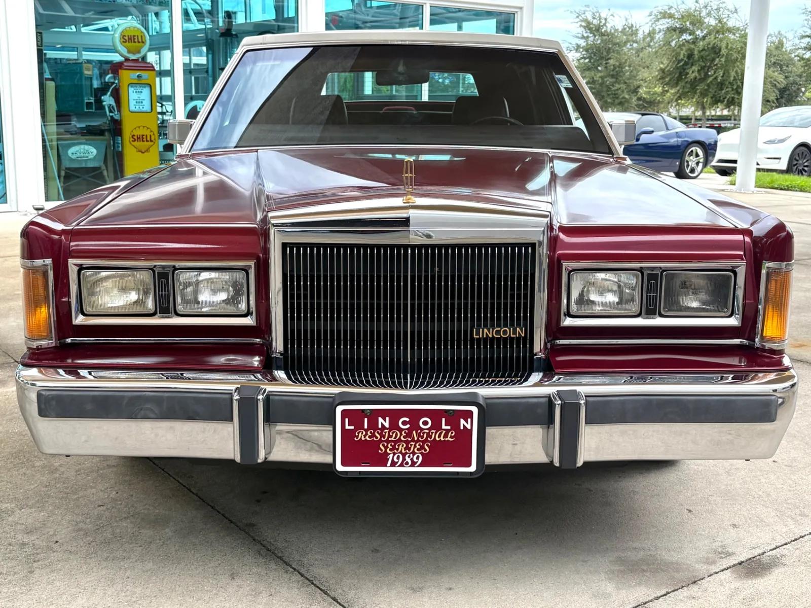 1989 Lincoln Town car