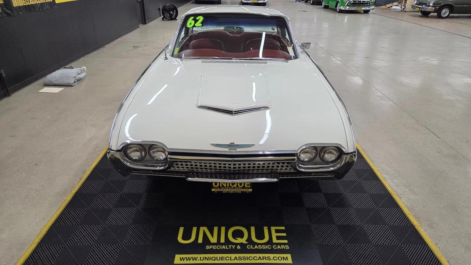 1962 Ford Thunderbird