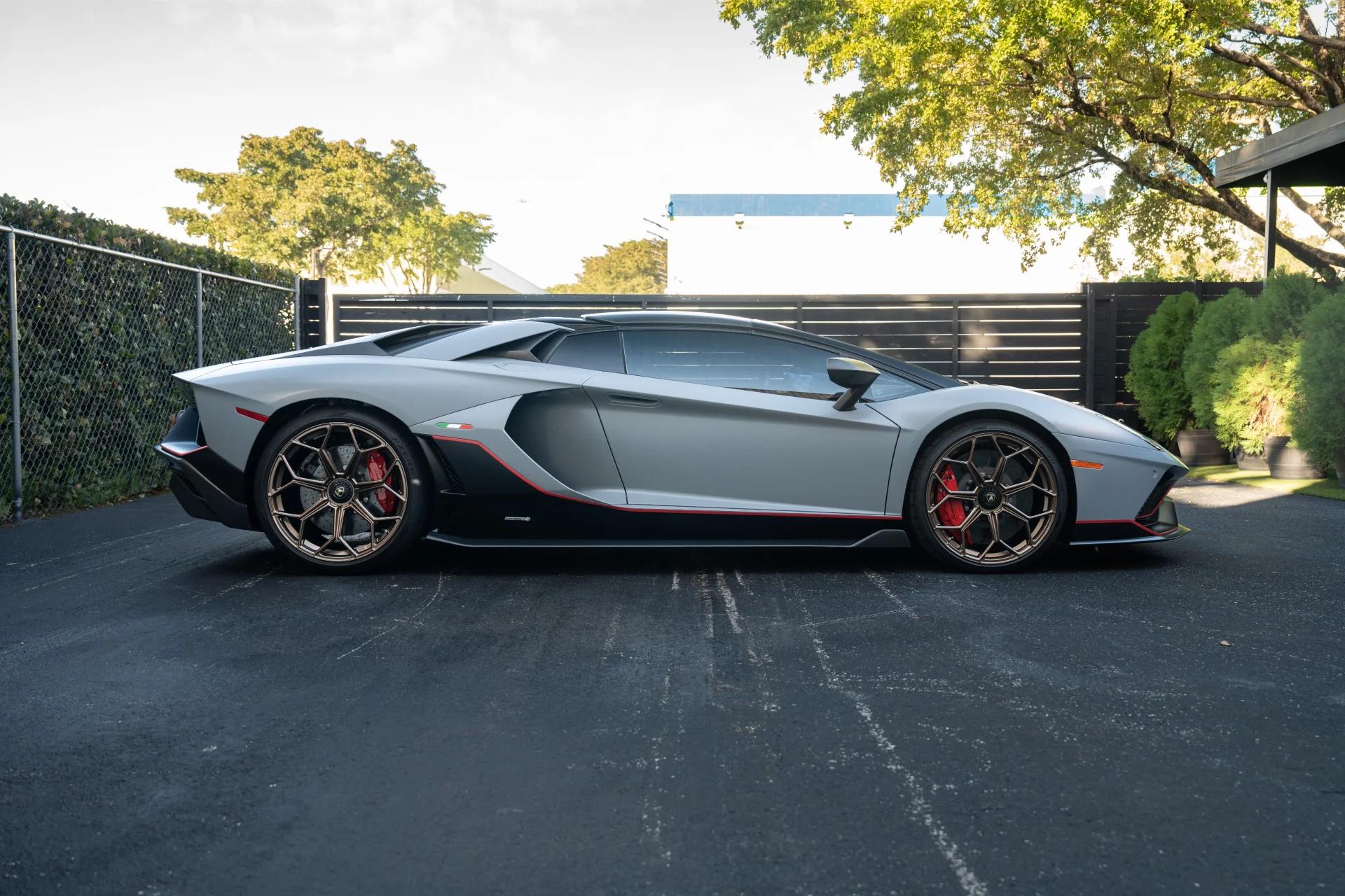 2022 Lamborghini Aventador