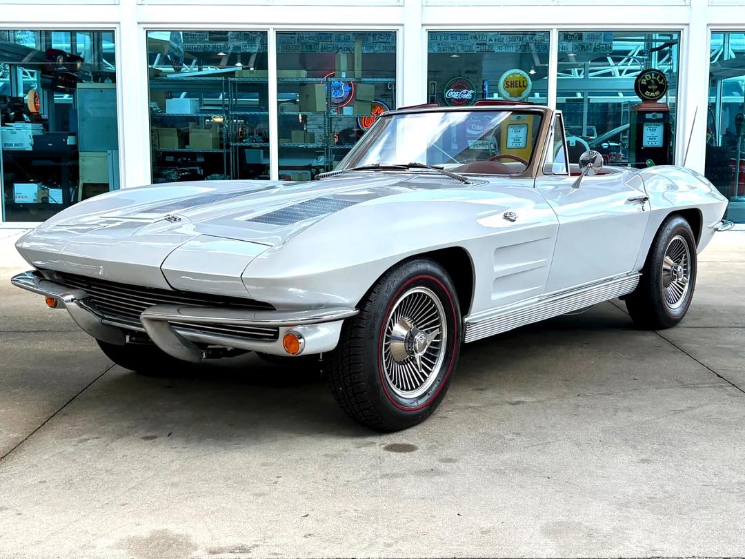 1963 Chevrolet Corvette Sting Ray convertible in Ermine White