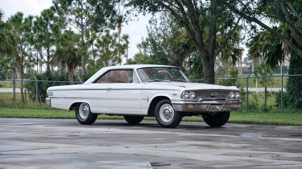 1965 White Ford Galaxie 500 Lightweight
