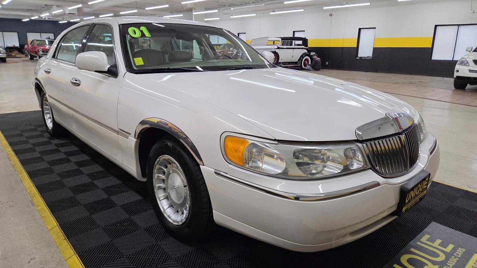 2001 Lincoln Town car